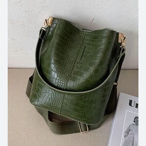 NEVER WORN Green Leather Croc Bucket Bag with 2 Straps